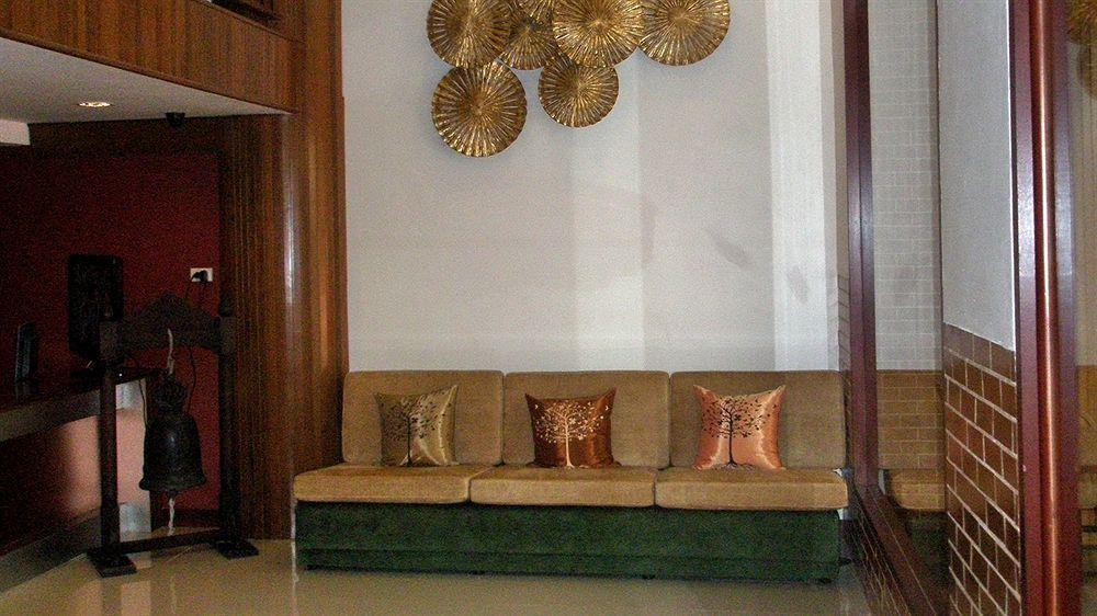 Lullaby Inn Silom Bangkok Exterior foto