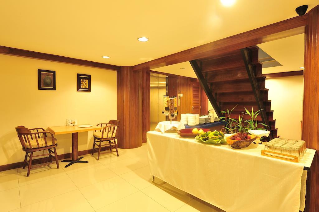 Lullaby Inn Silom Bangkok Exterior foto